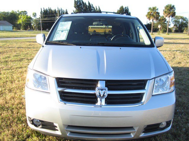 Dodge Grand Caravan 2010 photo 3