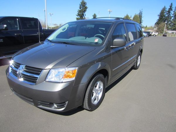 Dodge Grand Caravan 2010 photo 2
