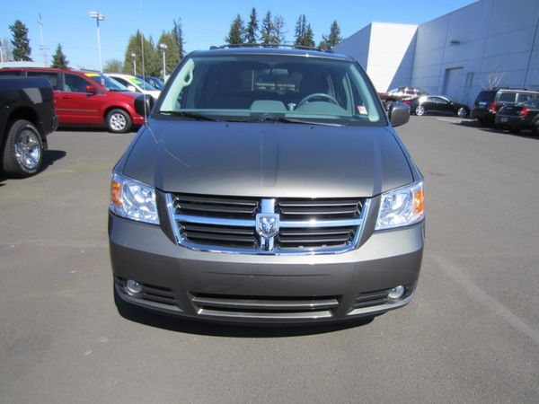 Dodge Grand Caravan 2010 photo 3