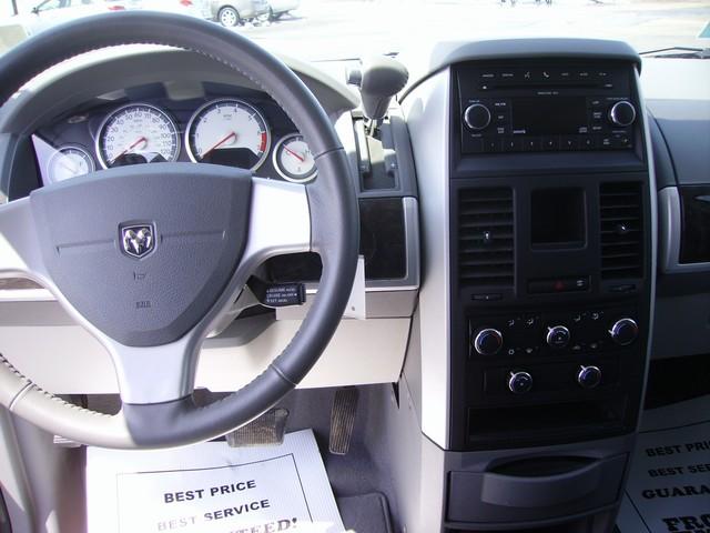 Dodge Grand Caravan 2010 photo 3
