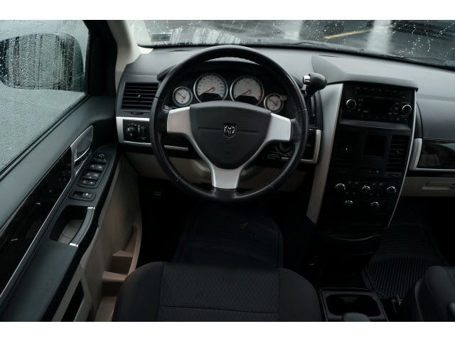 Dodge Grand Caravan 2010 photo 1