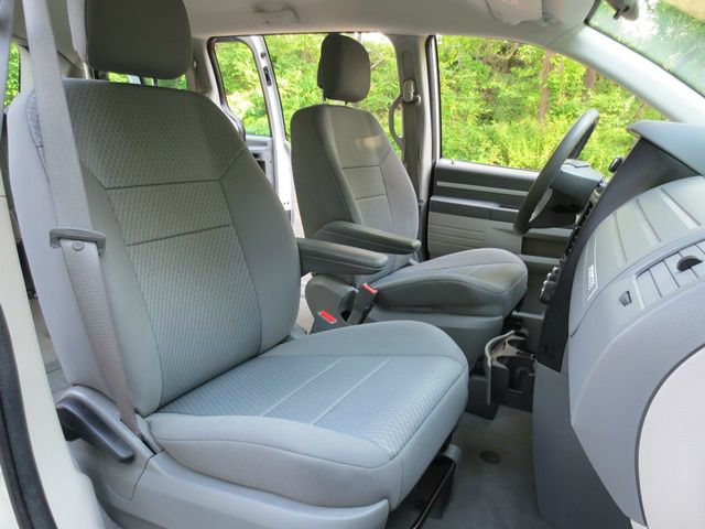 Dodge Grand Caravan 2010 photo 33