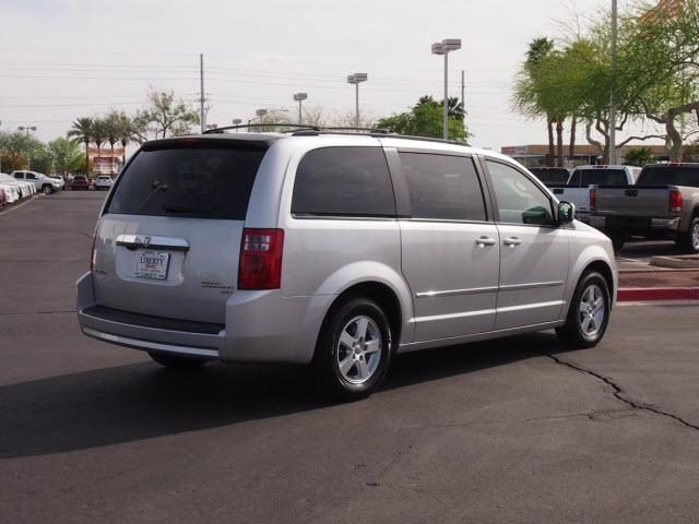 Dodge Grand Caravan 2010 photo 2