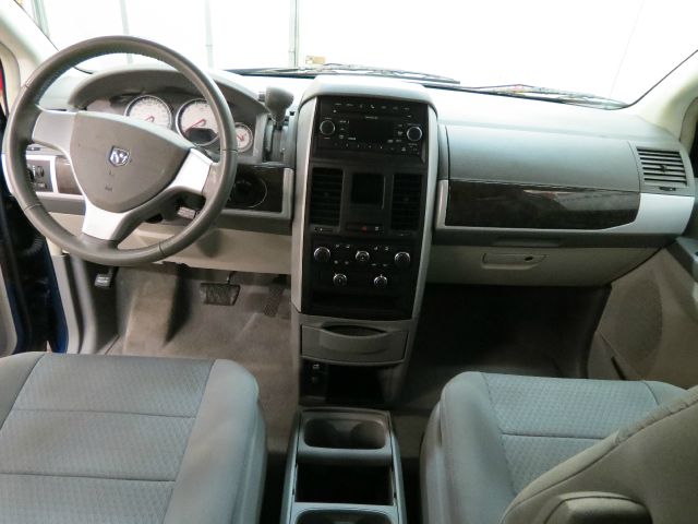 Dodge Grand Caravan 2010 photo 1
