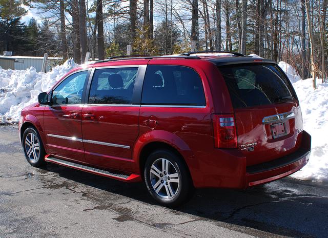 Dodge Grand Caravan 2010 photo 2