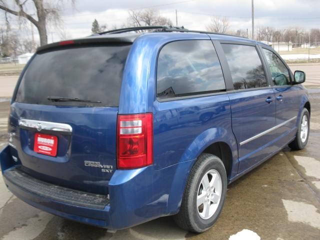 Dodge Grand Caravan 2010 photo 3