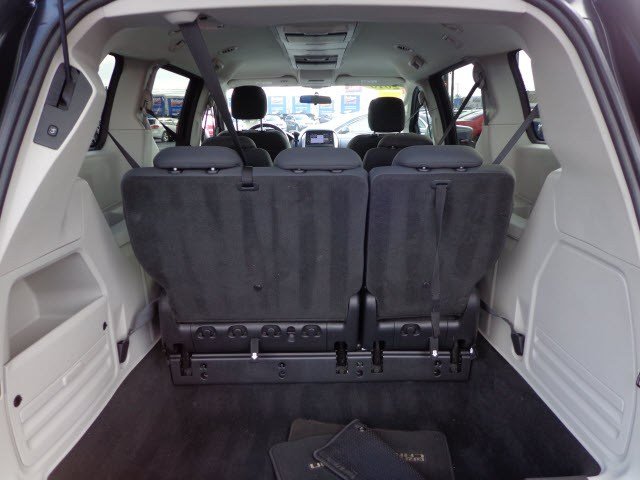 Dodge Grand Caravan 2010 photo 3