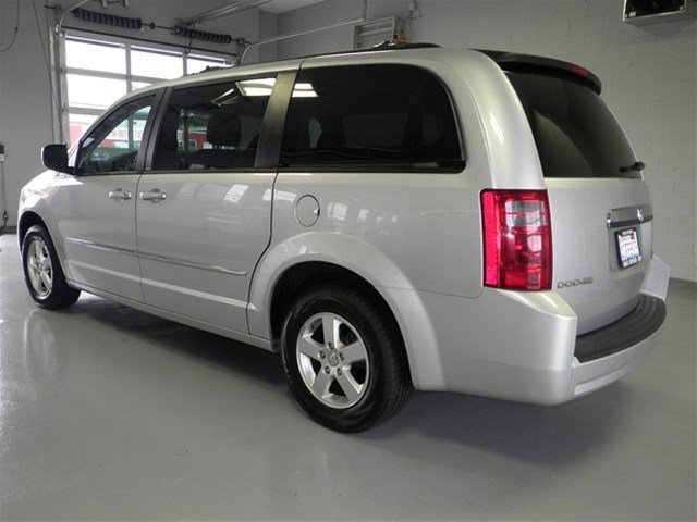 Dodge Grand Caravan 2010 photo 2