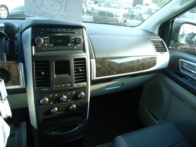 Dodge Grand Caravan 2010 photo 2
