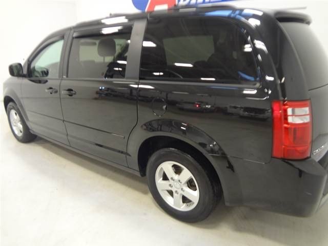 Dodge Grand Caravan 2010 photo 2