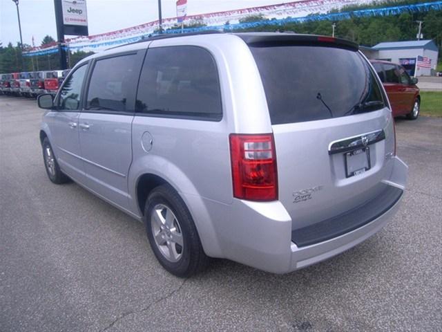 Dodge Grand Caravan 2010 photo 2