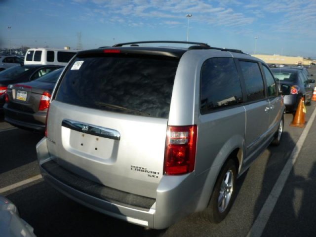 Dodge Grand Caravan 2010 photo 2