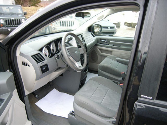 Dodge Grand Caravan 2010 photo 1