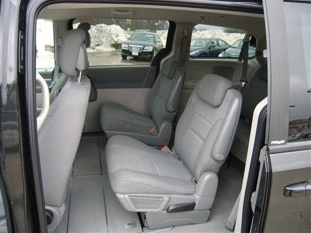 Dodge Grand Caravan 2010 photo 2