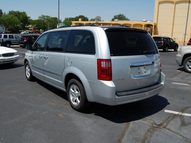 Dodge Grand Caravan 2010 photo 2