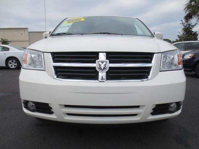 Dodge Grand Caravan 2010 photo 2