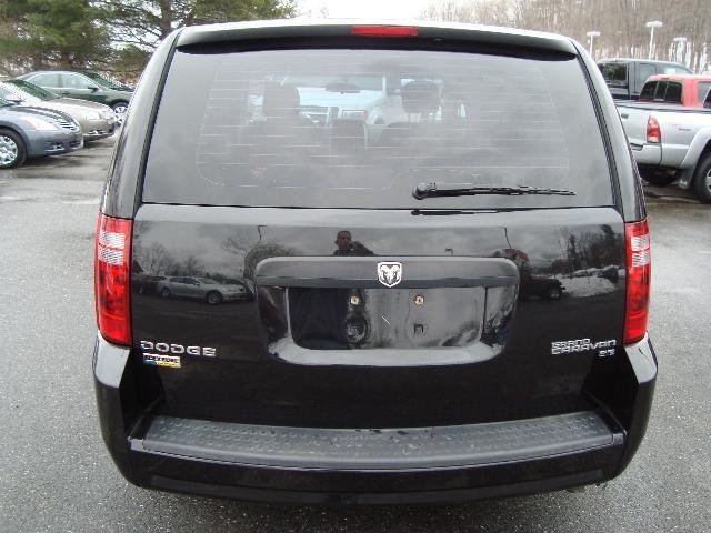 Dodge Grand Caravan 2010 photo 2