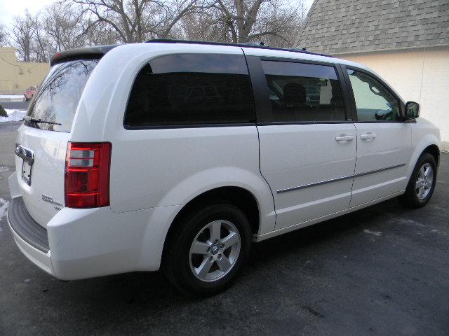 Dodge Grand Caravan 2010 photo 2
