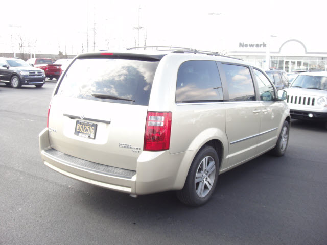 Dodge Grand Caravan 2010 photo 1