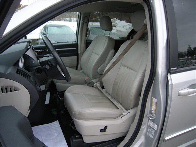 Dodge Grand Caravan 2010 photo 3