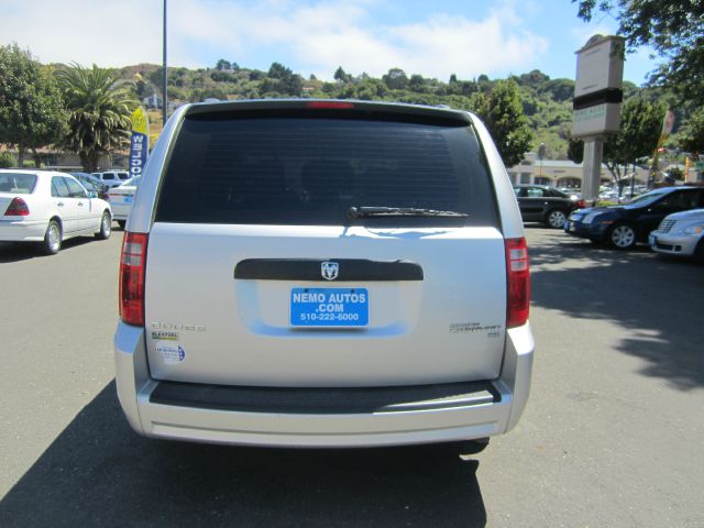 Dodge Grand Caravan 2010 photo 2