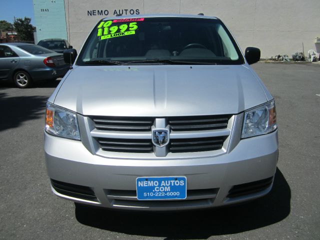 Dodge Grand Caravan 2010 photo 3