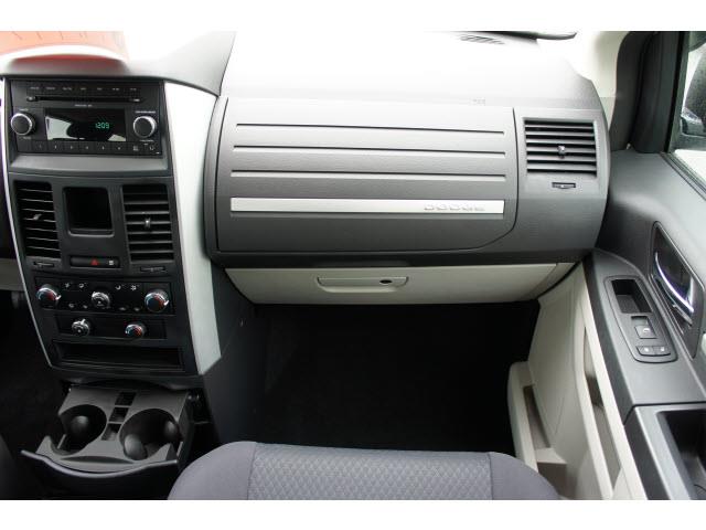 Dodge Grand Caravan 2010 photo 10