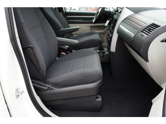 Dodge Grand Caravan 2010 photo 14