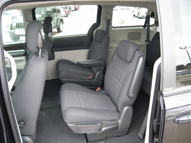 Dodge Grand Caravan 2010 photo 2