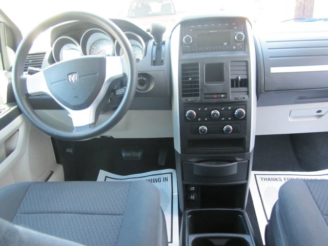 Dodge Grand Caravan 2010 photo 1