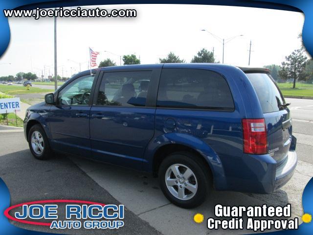 Dodge Grand Caravan 2010 photo 2