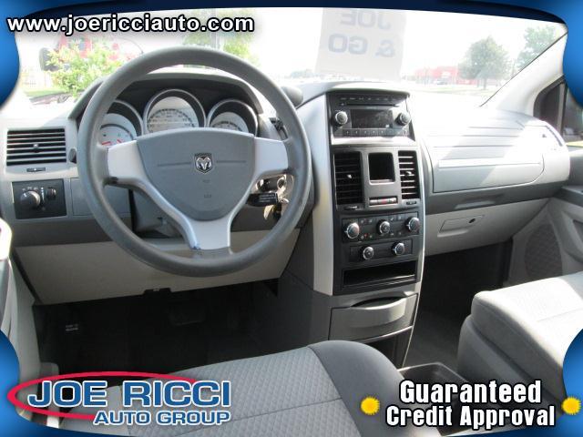 Dodge Grand Caravan 2010 photo 3