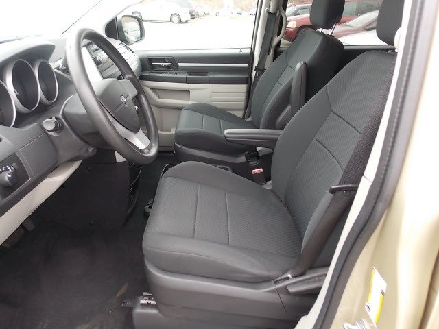 Dodge Grand Caravan 2010 photo 3