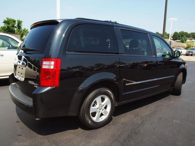 Dodge Grand Caravan 2010 photo 2