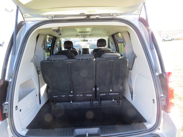 Dodge Grand Caravan 2010 photo 4