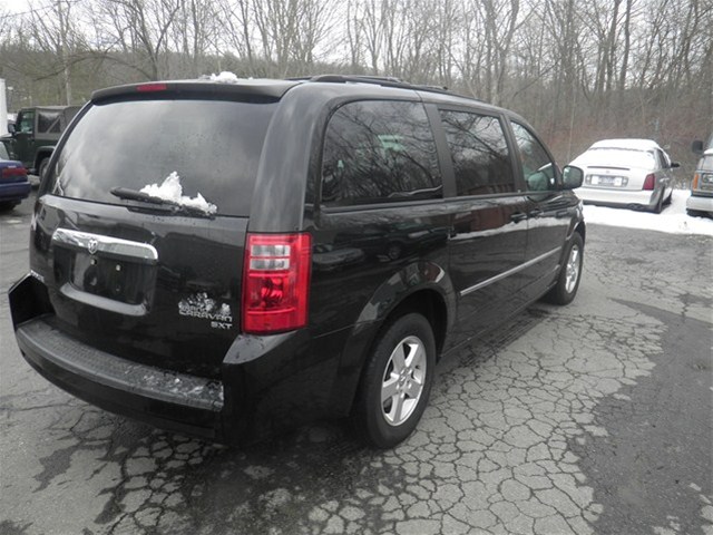 Dodge Grand Caravan 2010 photo 2