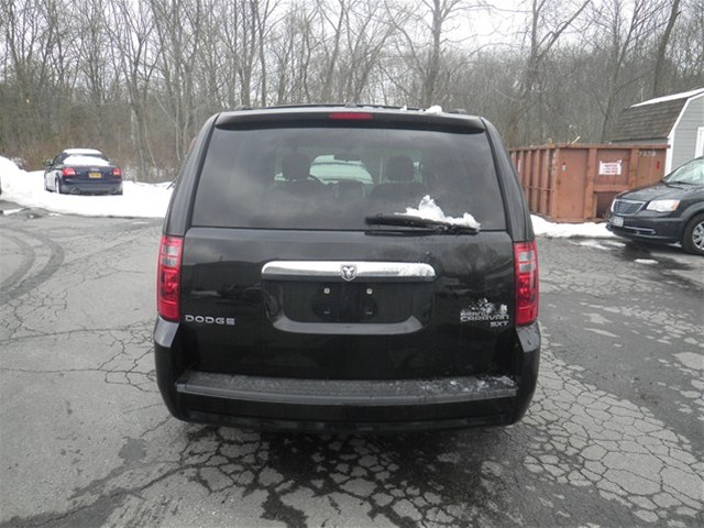Dodge Grand Caravan 2010 photo 3