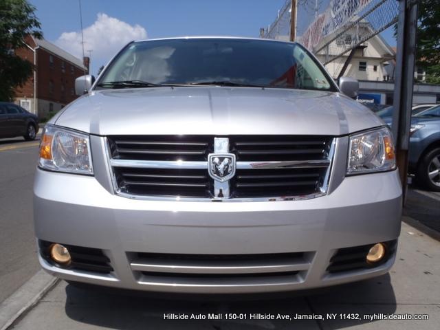 Dodge Grand Caravan 2010 photo 1