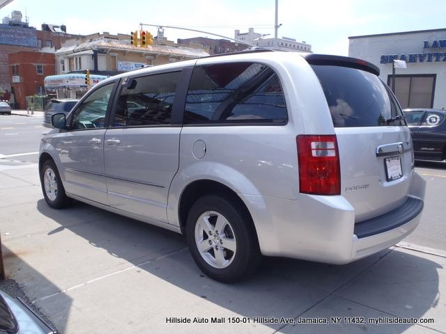 Dodge Grand Caravan 2010 photo 3