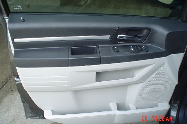 Dodge Grand Caravan 2010 photo 2