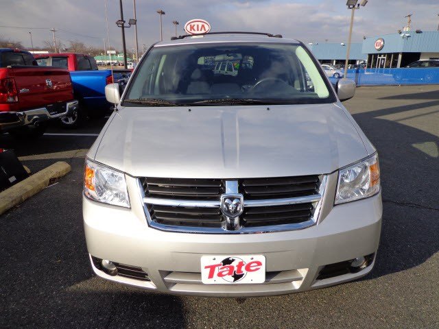 Dodge Grand Caravan 2010 photo 1