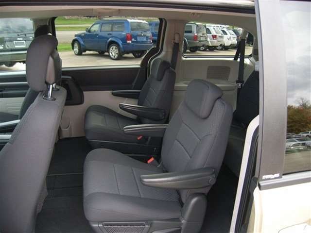 Dodge Grand Caravan 2010 photo 1