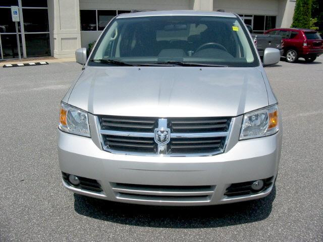Dodge Grand Caravan 2010 photo 2