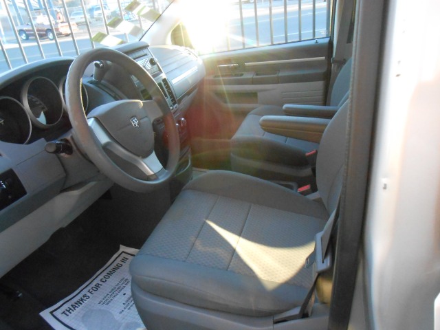 Dodge Grand Caravan 2010 photo 3