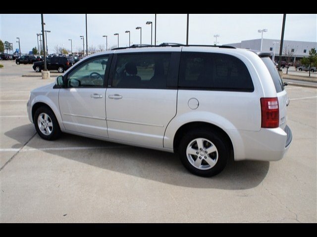 Dodge Grand Caravan 2010 photo 1