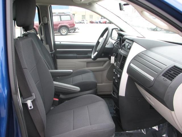 Dodge Grand Caravan 2010 photo 1