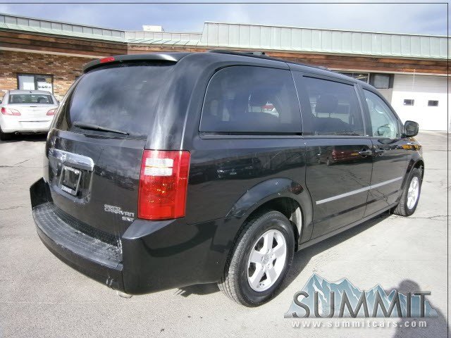 Dodge Grand Caravan 2010 photo 2