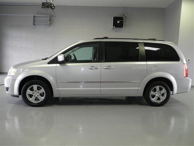 Dodge Grand Caravan 2010 photo 2