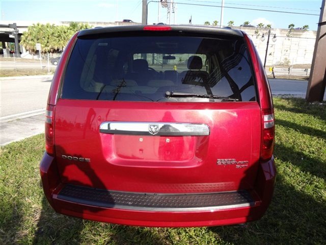Dodge Grand Caravan 2010 photo 1