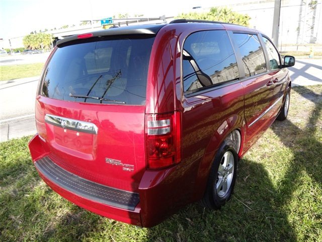 Dodge Grand Caravan 2010 photo 2